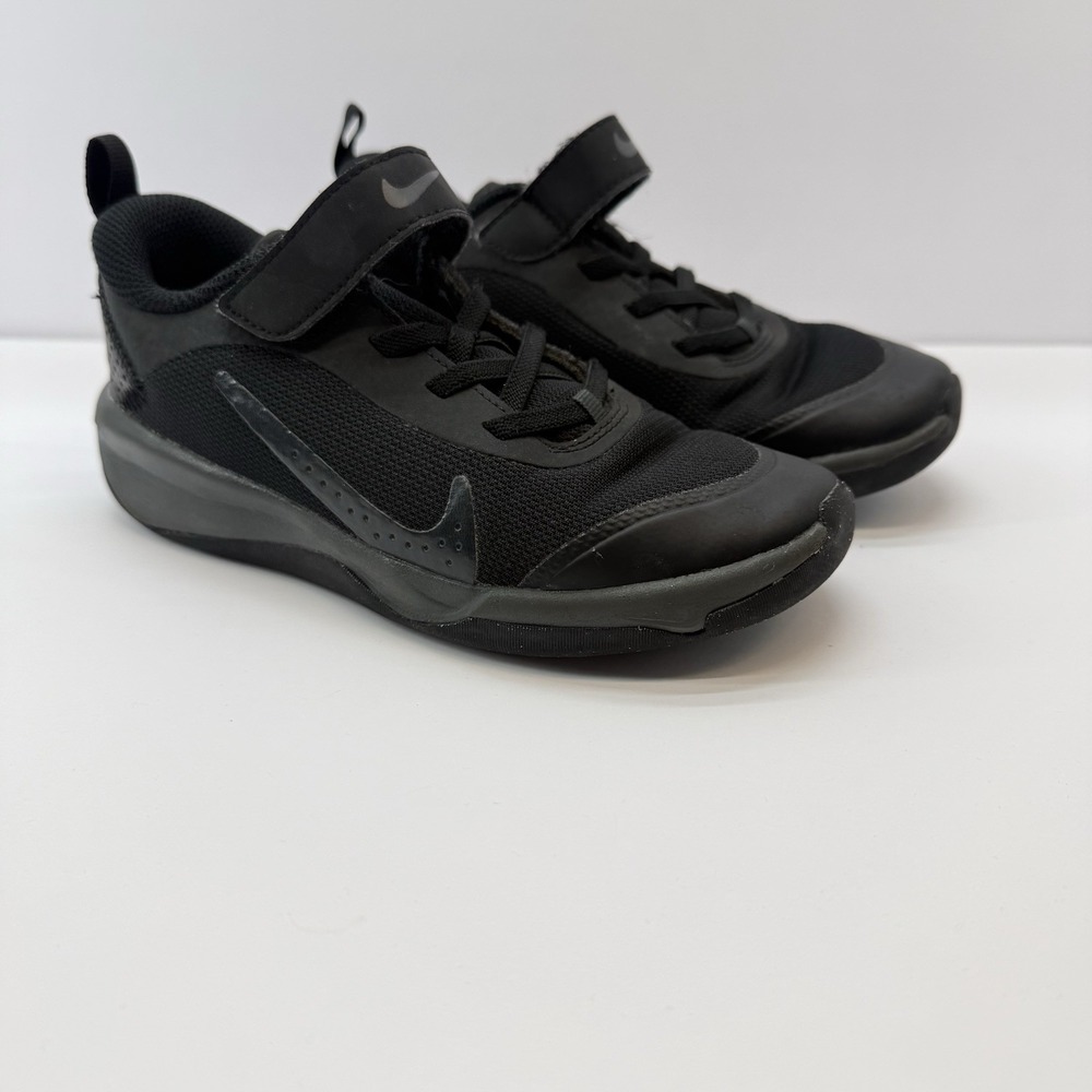 Boys Nike Omni Mulit-Court Size 1Y Black